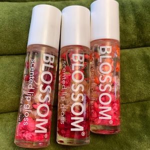 Blossom scented lip gloss